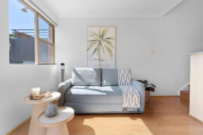 Walk to Manly Beach-Relaxing 2BR -Balcony-Parking, Sydney